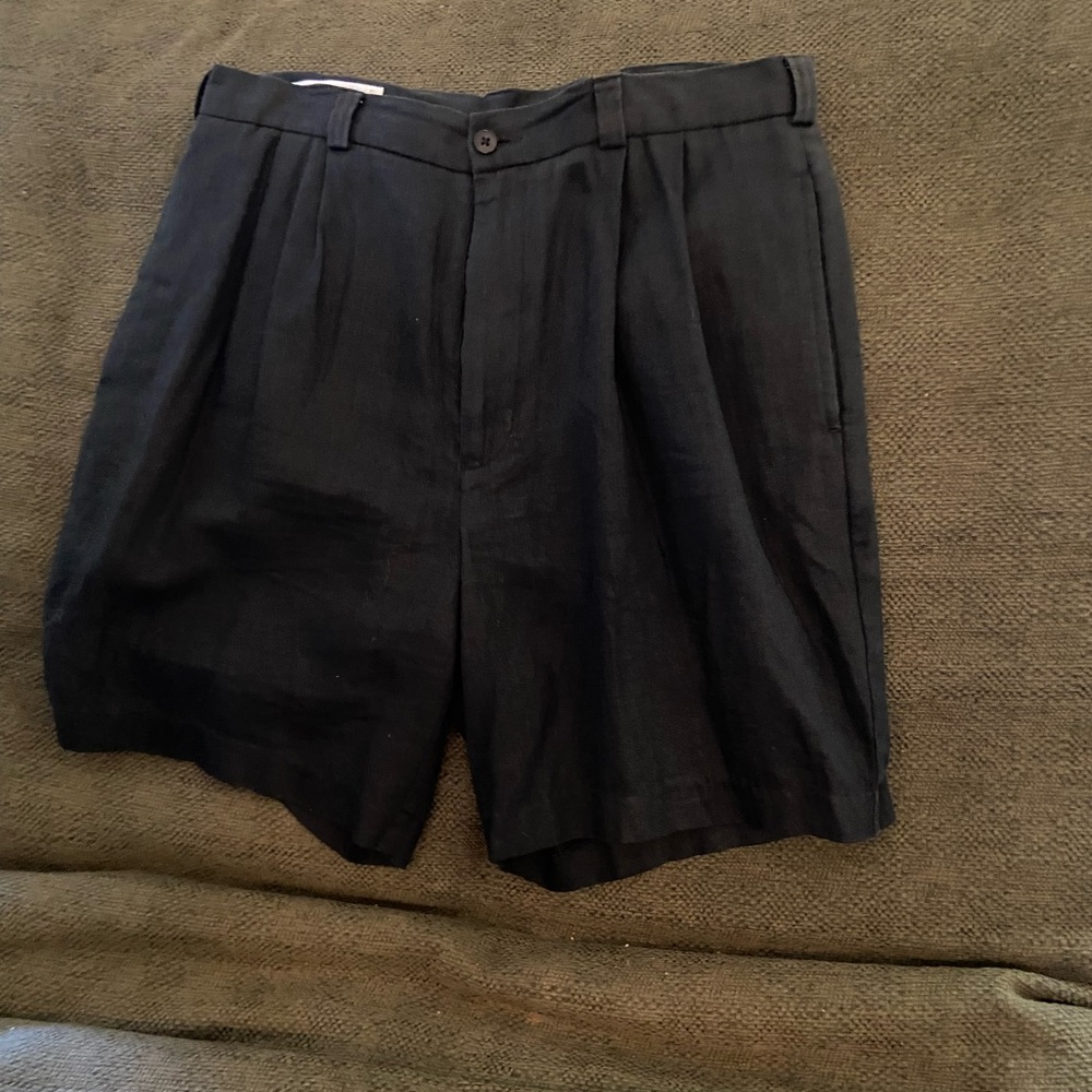 Men’s “over the knee” dress short
